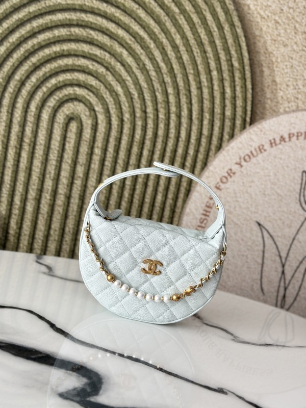 CHANEL 香奈兒 Pearl Crush Half Moon Bag 珍珠半月包（淺藍金款）