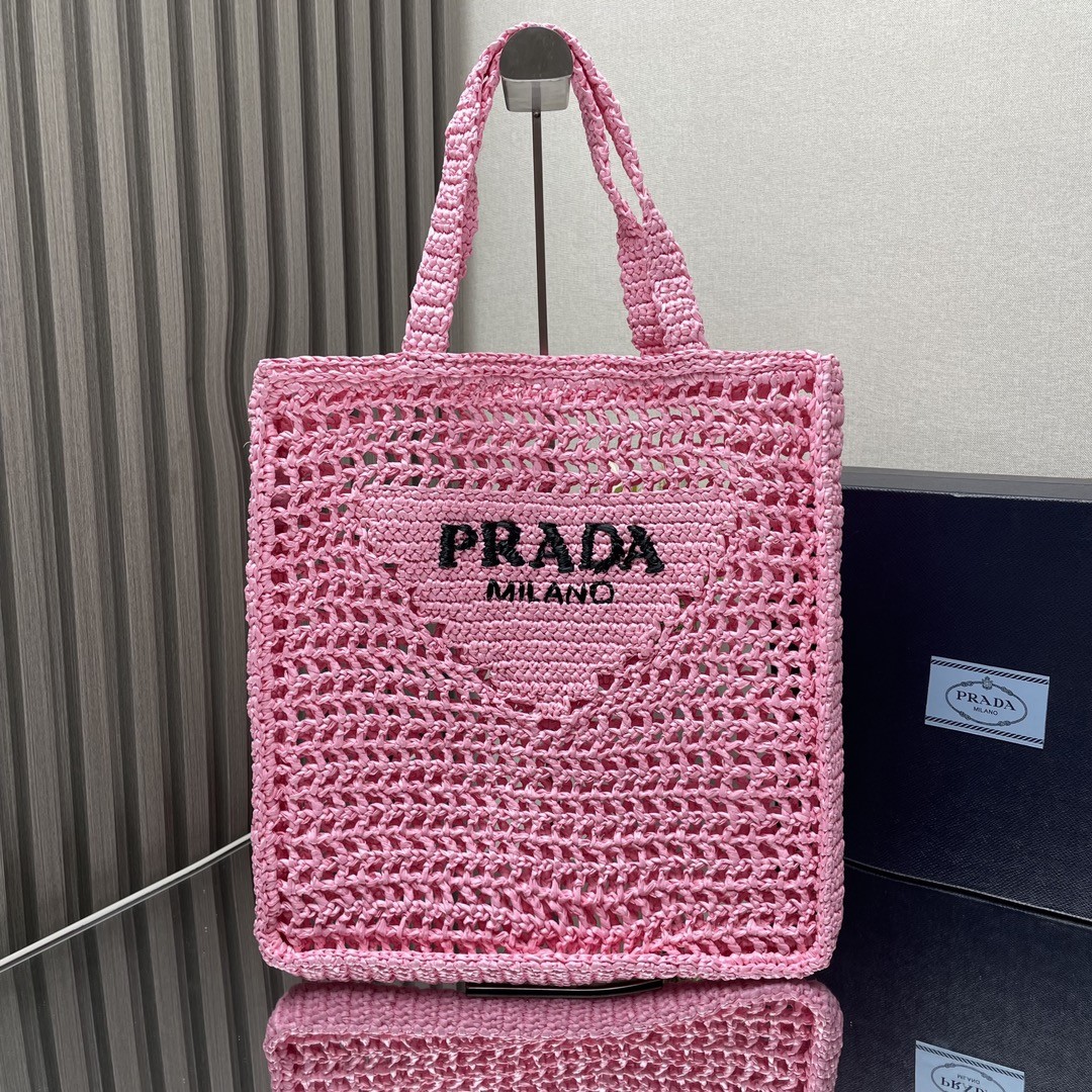 【PRADA 普拉達】Raffia 編織托特包｜甜粉色 × 手工鏤空 × 夏日限定
